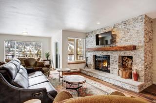Cinnamon Ridge Après Ski Retreat: Private Hot Tub + Walk to Slopes - 0