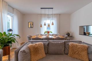 Stilvolles City-Apartment I WLAN l Küche I Zentral I 8P - 1