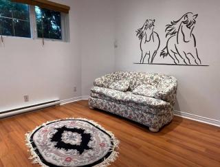 Designer Bright House with Beautiful Garden Oasis - Brossard - 4