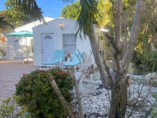 Convenient and Private Downtown 1BR Near Beach - West Palm Beach - 1