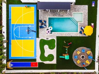 Private Oasis Pool Putting Green & Court - Largo - 0