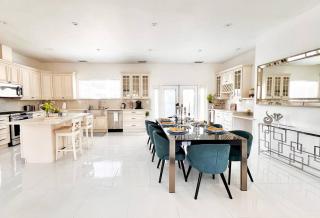 Luxury Oasis in Central Encino w Pool & Spa - Los Angeles - 2