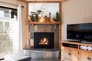 Epic Ski Escape, Ski-In-Out Studio, Steps from Main Street Dining, Shopping, and Nightlife! - Park City - 8