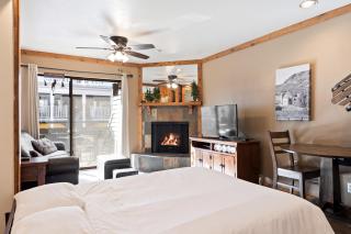 Epic Ski Escape, Ski-In-Out Studio, Steps from Main Street Dining, Shopping, and Nightlife! - 2