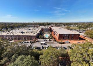 Industrial Loft Living 2BR 2BA - Greenville - 9
