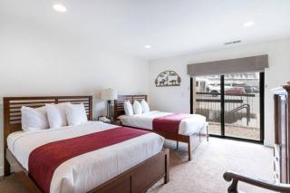 Classic Ski-in Ski-out Condo - 3