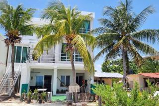 Beach Apartment & Luxury Yacht - 6