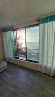 Beach Apartment & Luxury Yacht - 4