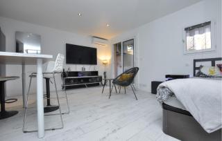 Amazing Apartment In Sainte-Maxime - Sainte-Maxime - 8