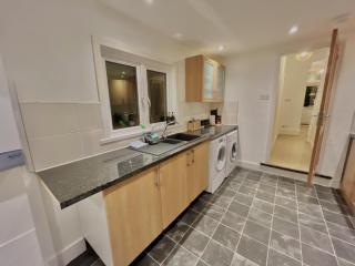 Spacious 3 bedroom house near Central London, O2, ExCel, Stratford, Tube Station & Parking Available - Londra - 6