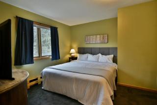 Woodbridge Inn Getaway: Pet Friendly, Mountain Views - 3