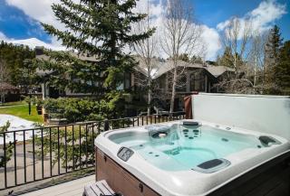 One Breckenridge Place Imperial 25 Townhome: Private Hot Tub w/ Mountain View - 2