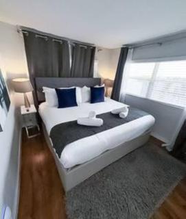 Charming 4BR Home with Heated Pool in Hollywood - Hollywood - 8