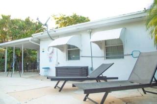 Charming 4BR Home with Heated Pool in Hollywood - Hollywood - 3