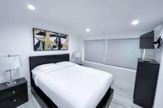 Modern Lux Home 3BR 2BA with Heated Pool - 8