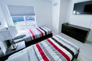 Modern Lux Home 3BR 2BA with Heated Pool - 1