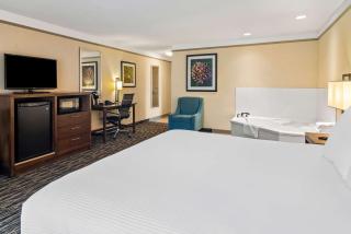 Best Western Plus Pitt Meadows Inn & Suites - Pitt Meadows - 9