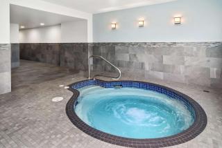 Best Western Plus Pitt Meadows Inn & Suites - Pitt Meadows - 1