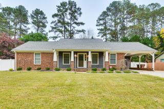 Walk to Parks and Town Square Cary Home with Yard! - Cary - 9