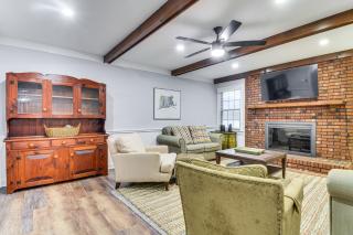 Walk to Parks and Town Square Cary Home with Yard! - Cary - 7