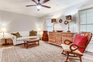 Walk to Parks and Town Square Cary Home with Yard! - Cary - 5