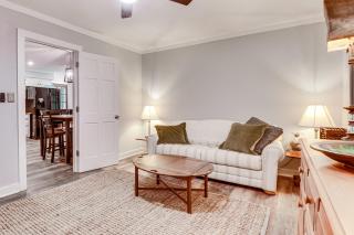 Walk to Parks and Town Square Cary Home with Yard! - Cary - 4