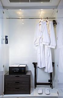Galleria 12 Sukhumvit Bangkok by Compass Hospitality - 9