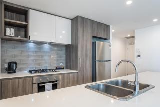 Modern 2 Bedroom Apartment with Parking South Brisbane - Brisbane - 5