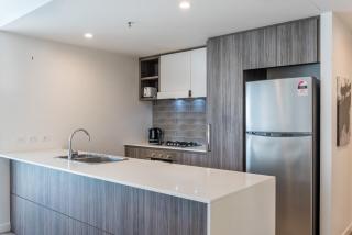 Modern 2 Bedroom Apartment with Parking South Brisbane - Brisbane - 4