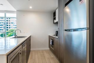 Modern 2 Bedroom Apartment with Parking South Brisbane - Brisbane - 3