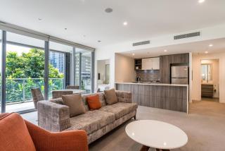 Modern 2 Bedroom Apartment with Parking South Brisbane - Brisbane - 9