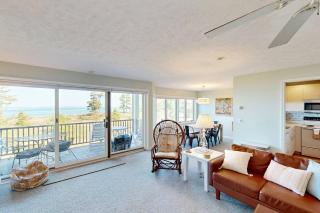 Homestead Beach Condo with Breathtaking View - Glen Arbor - 9