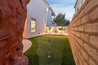 The Hollywood Mansion - Hurricane - 5