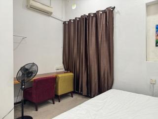 Moustachz Hauze , Georgetown - George Town - 3