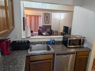 3 Bedroom Townhouse 8 Miles to Washington DC - 3