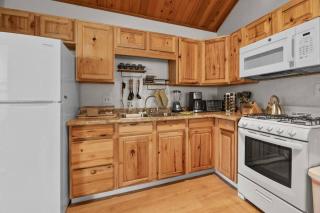 The Beary Cozy Cabin, Huge Snow Play Area! - Sugarloaf - 9