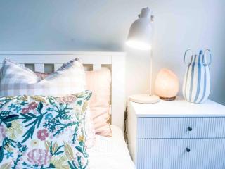 Bright and Spacious Noosa Pad with Pool - 5