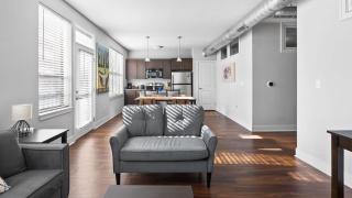 Vibrant 2BR Corner Suite and Free Parking at CityWay - Indianapolis - 1