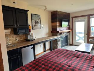 Slope-side Snowshoe Village Condo - Snowshoe - 7
