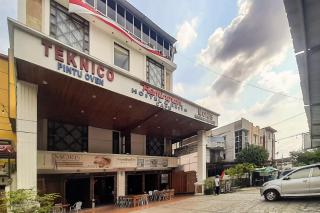 Urbanview Remington Hotel By RedDoorz Palembang - Palimbão - 7
