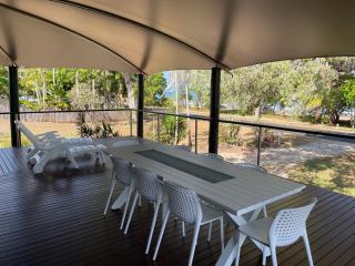 Sully's Beach House - 4