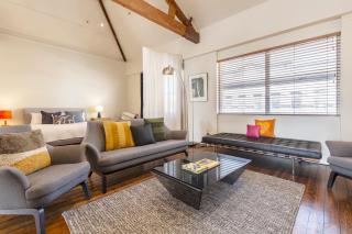Smith Street Studio - Trendy Inner-city Balcony Stay - 0