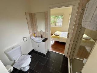 Quiet family home near knox, caribbean gardens - Scoresby - 3