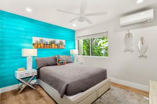 Modern and Romantic Beach Getaway - Steps to Beach LSV01 - 8
