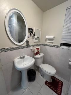 3F8-Chelsea Suites In-Unit washer dryer and TV - 4