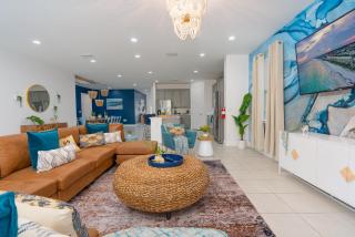 Featured on TV! Epic Game Room, Theater, Private Pool & Hot Tub - 4