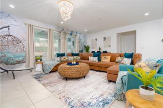 Featured on TV! Epic Game Room, Theater, Private Pool & Hot Tub - 3