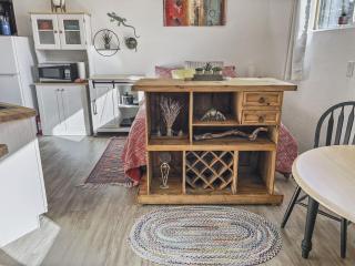 Quaint Monument Retreat studio - 4