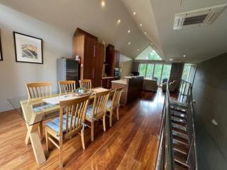 Unit 6 Centenary Park Townhouse - Bright - 3