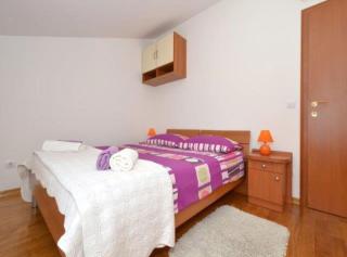 Bright Kaštela Apartment with Balcony and Private Parking - Kaštela - 7